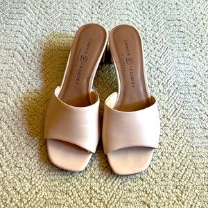 Chinese Laundry slides size 8